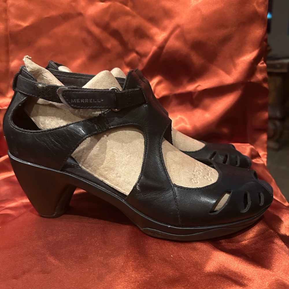 Merrell Women's Black Cutout Heels